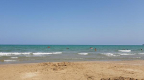 La casa de las piedras, con vistas al mar